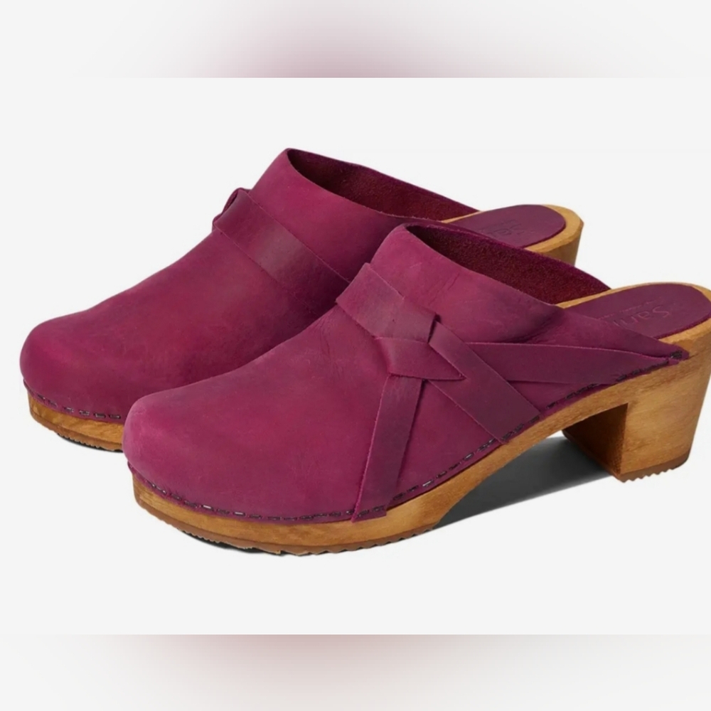 New in box Sanita Manuella pink leather wood clog